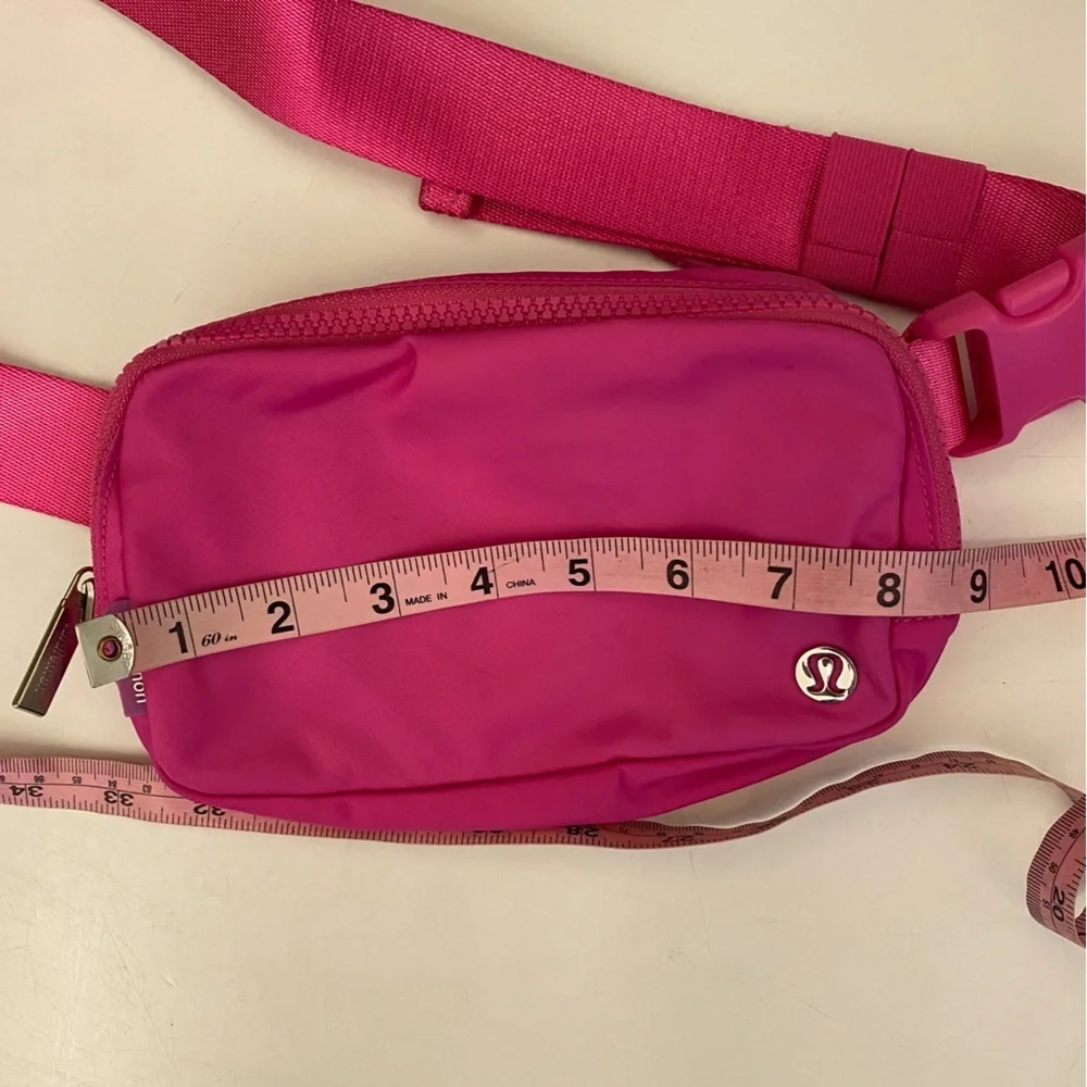 Lululemon || Everywhere Belt Bag 1L Sonic‎ Pink - Picture 10 of 10